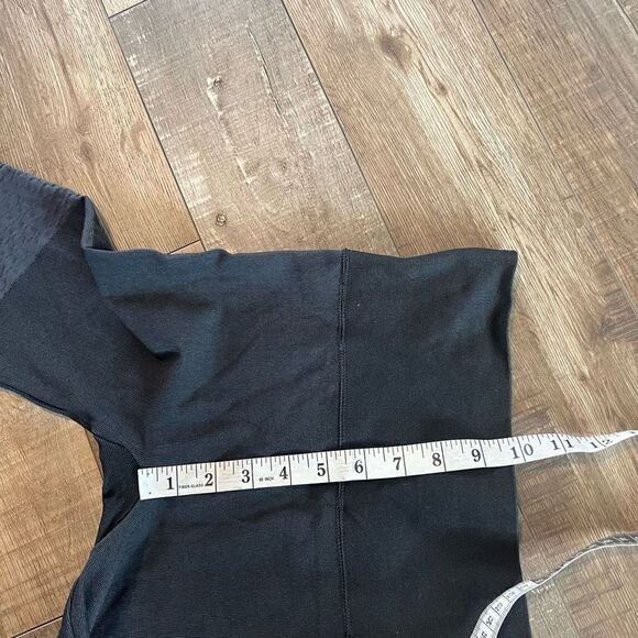 Spanx Look at Me Now Seamless Moto
Leggings size S - Picture 6 of 11